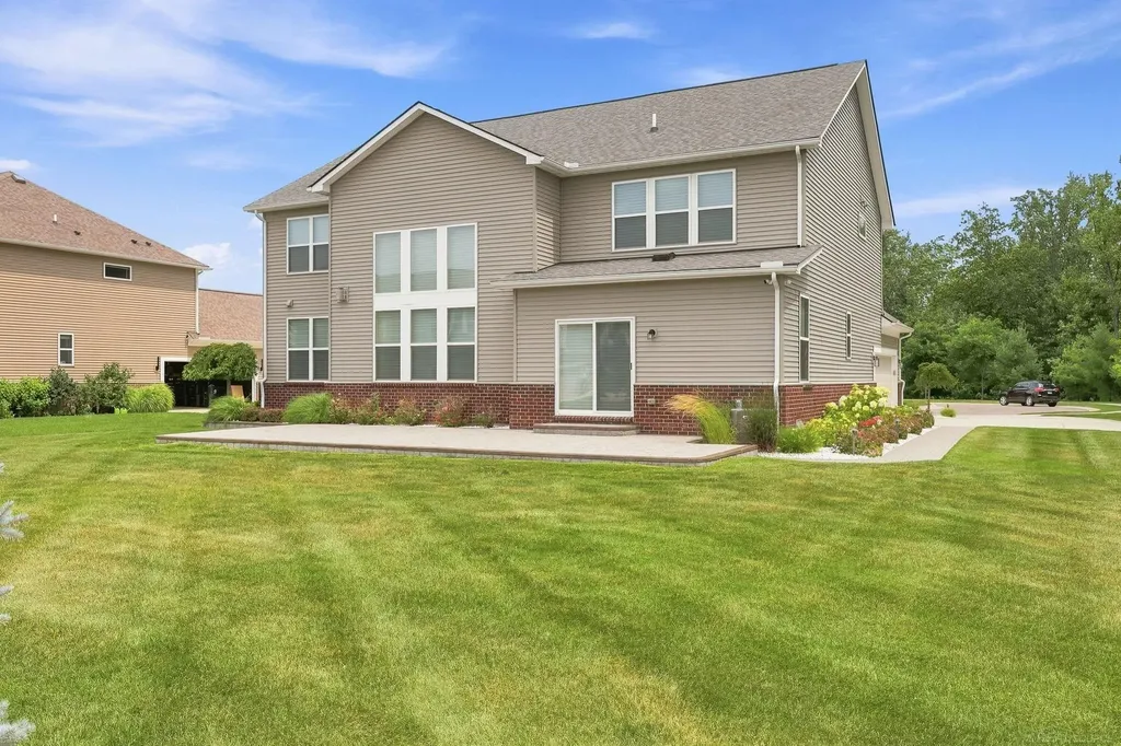 950 Weber Court Lake Orion Village MI 48360