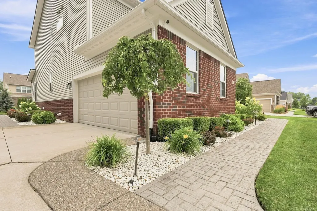 950 Weber Court Lake Orion Village MI 48360