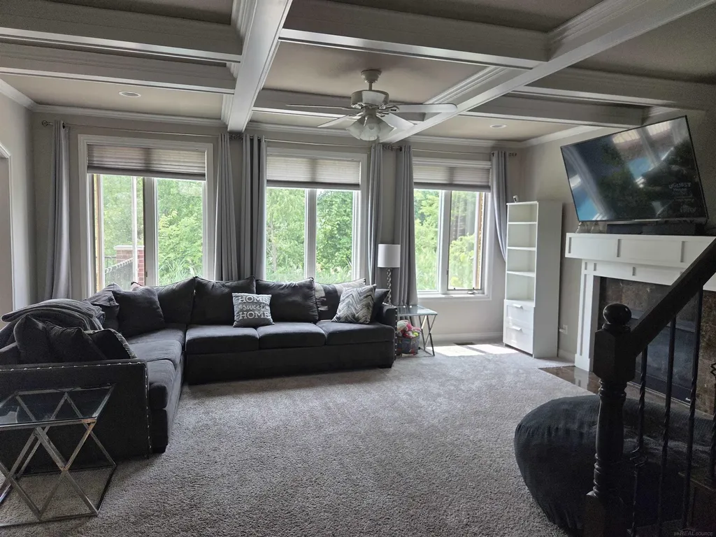 5960 Shadydale Drive Shelby Charter Township MI 48316