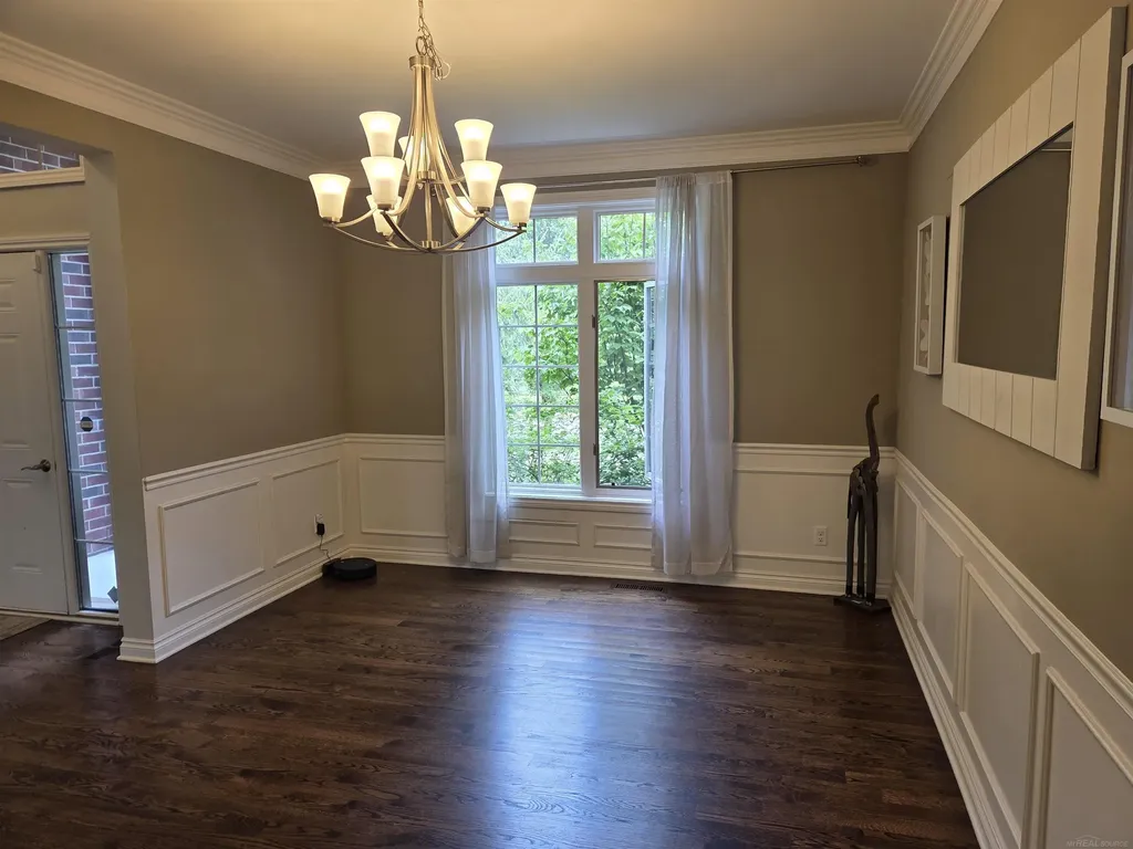 5960 Shadydale Drive Shelby Charter Township MI 48316