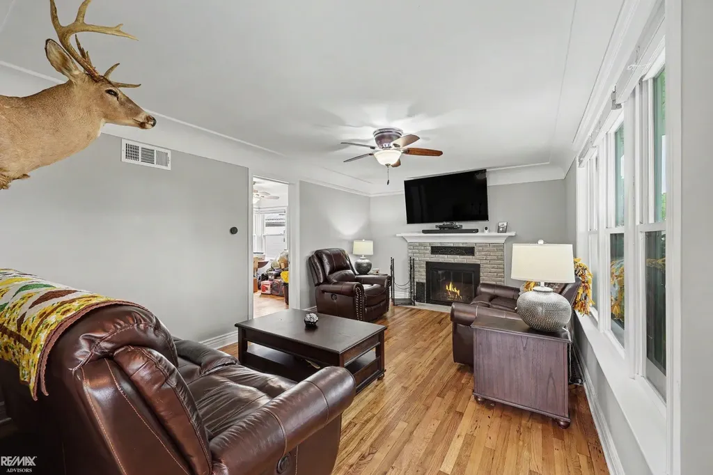 5281 Pointe Dr Drive East China Township MI 48054