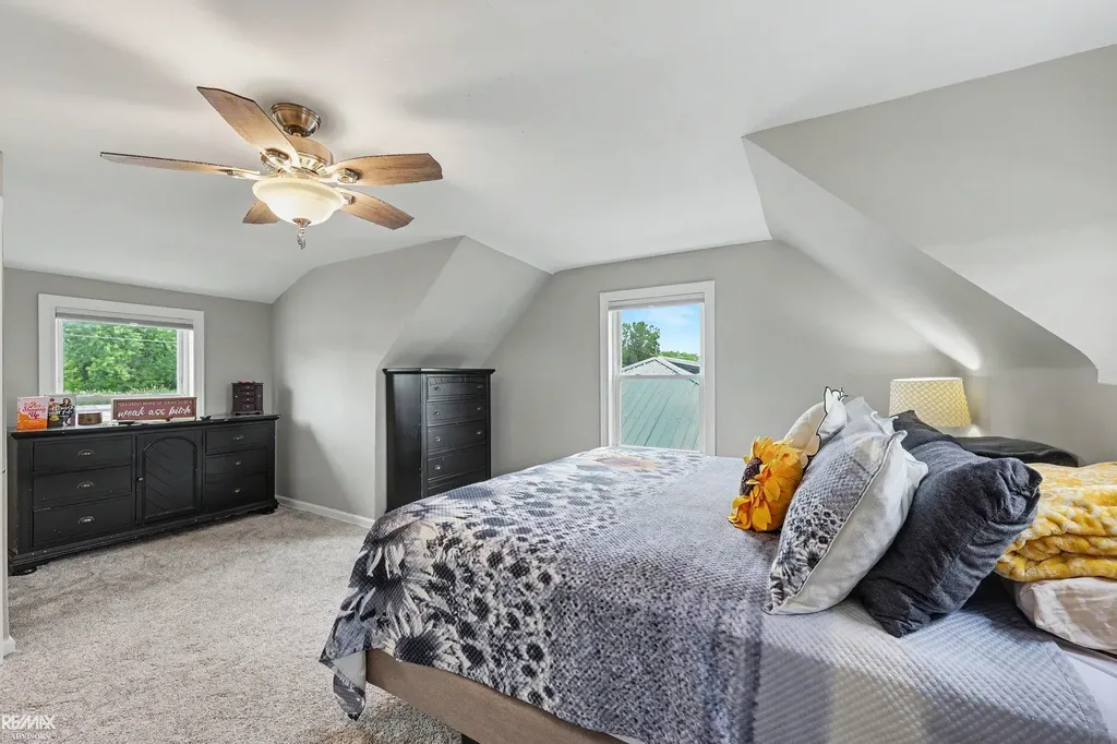 5281 Pointe Dr Drive East China Township MI 48054