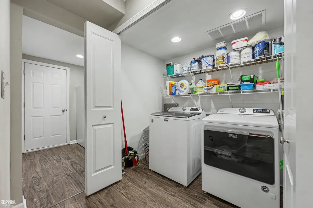 5281 Pointe Dr Drive East China Township MI 48054