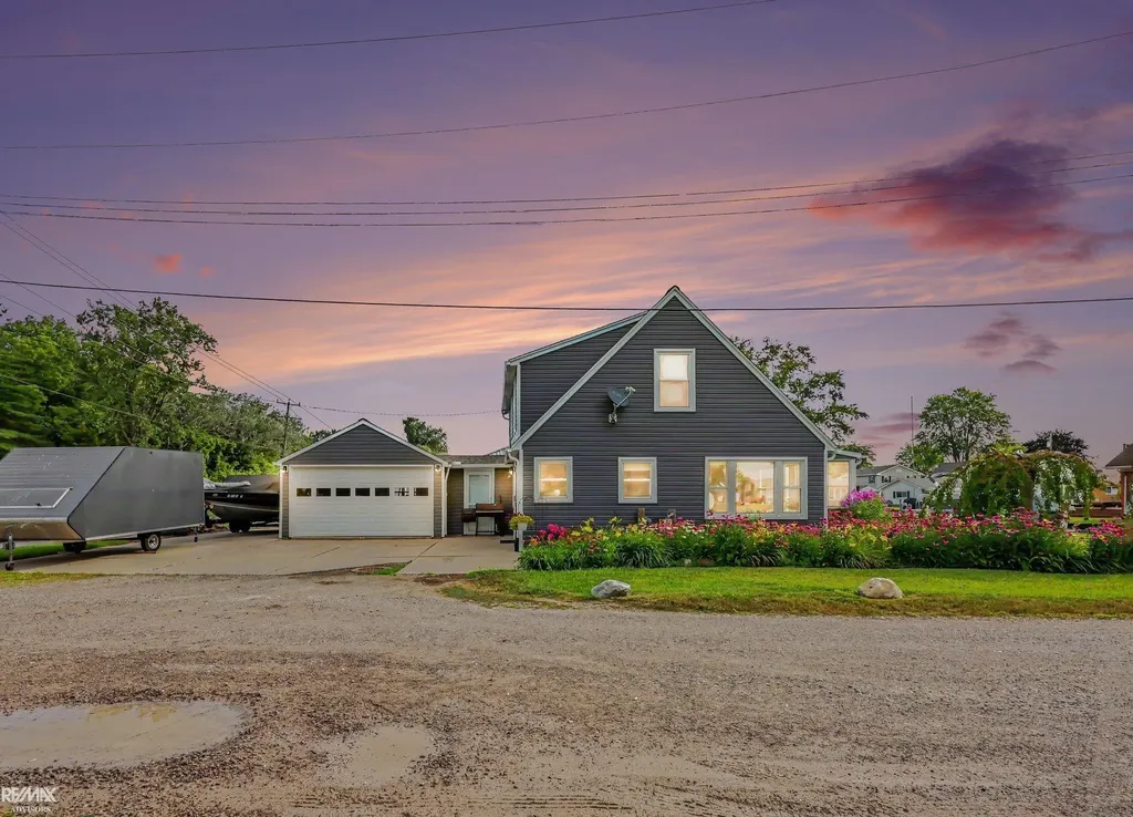 5281 Pointe Dr Drive East China Township MI 48054