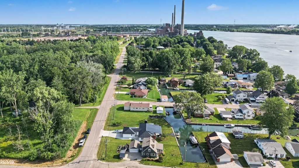 5281 Pointe Dr Drive East China Township MI 48054