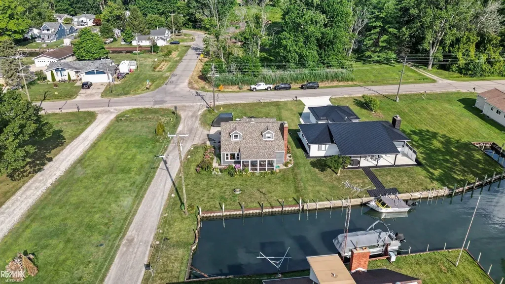 5281 Pointe Dr Drive East China Township MI 48054