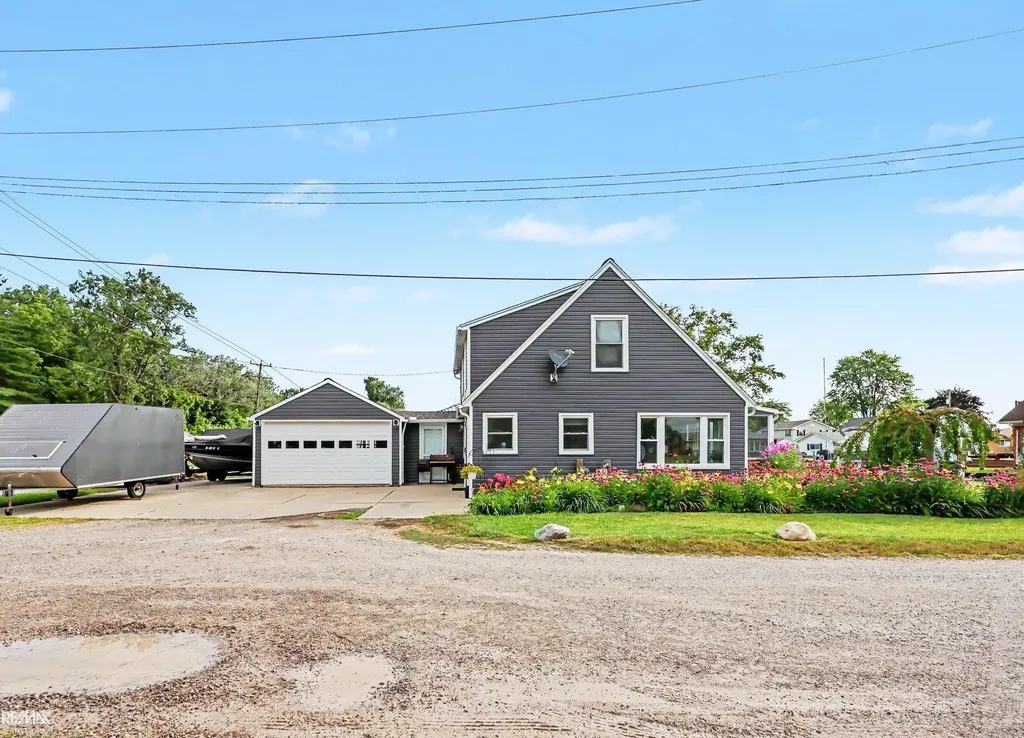 5281 Pointe Dr Drive East China Township MI 48054