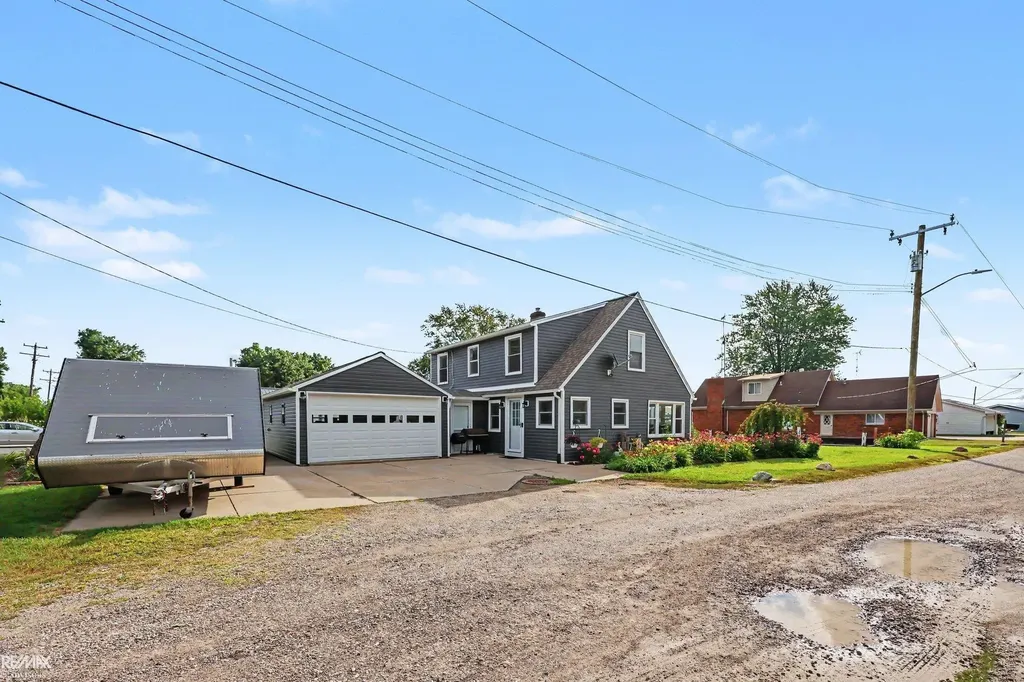 5281 Pointe Dr Drive East China Township MI 48054