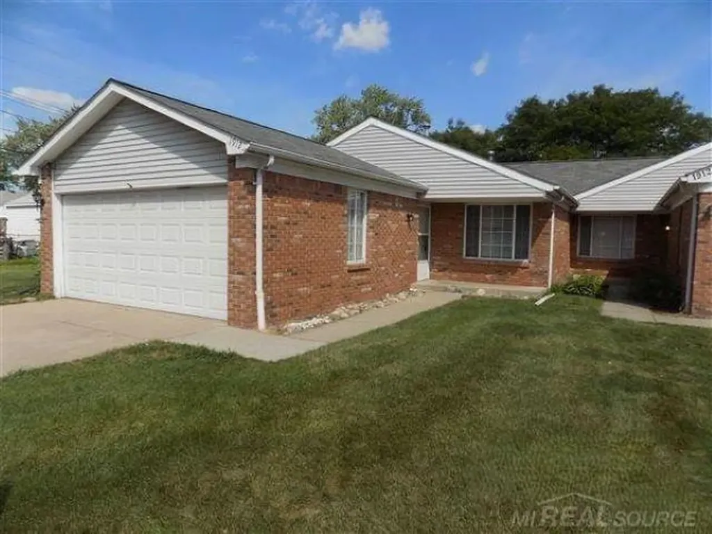 19121 Waldorf Street Roseville City MI 48066