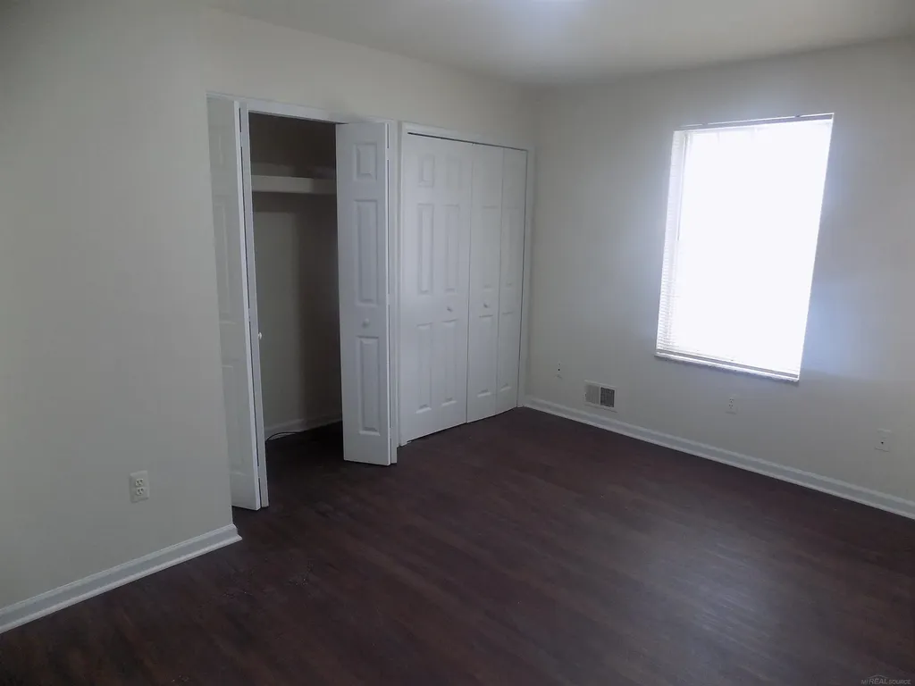 19121 Waldorf Street Roseville City MI 48066