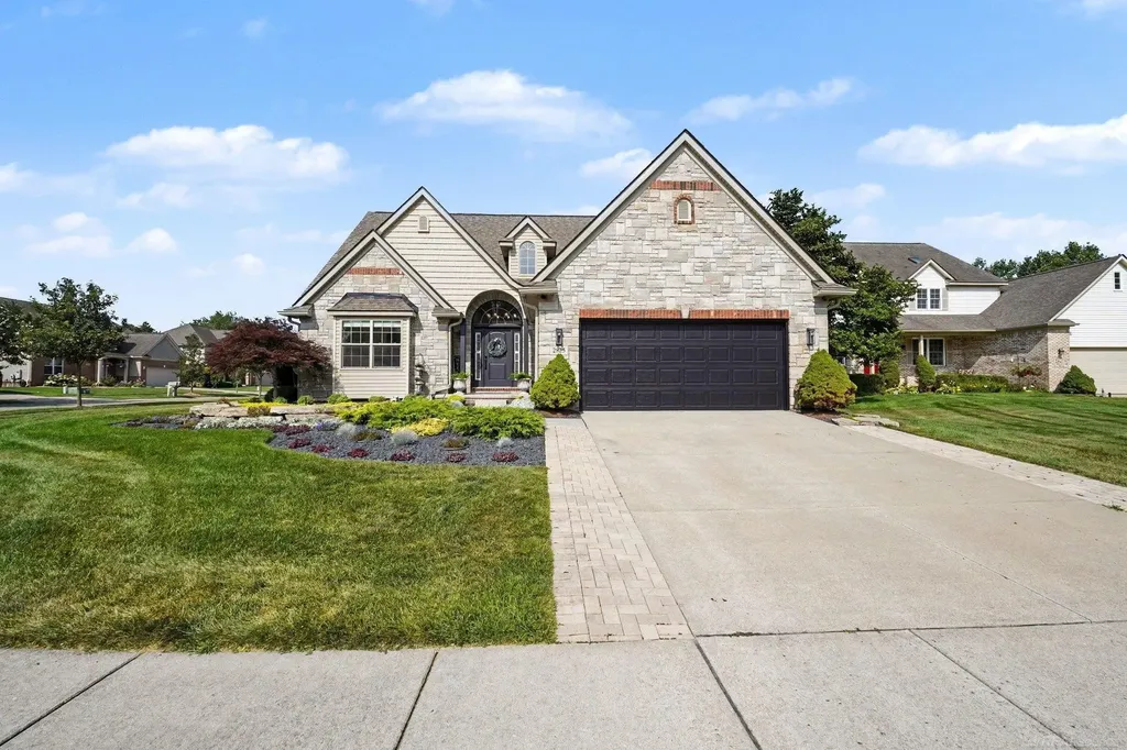 2825 Alorington Court Commerce Charter Township MI 48382