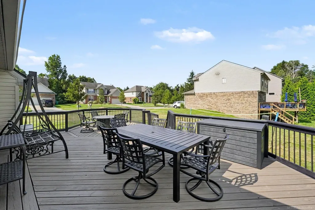 2825 Alorington Court Commerce Charter Township MI 48382