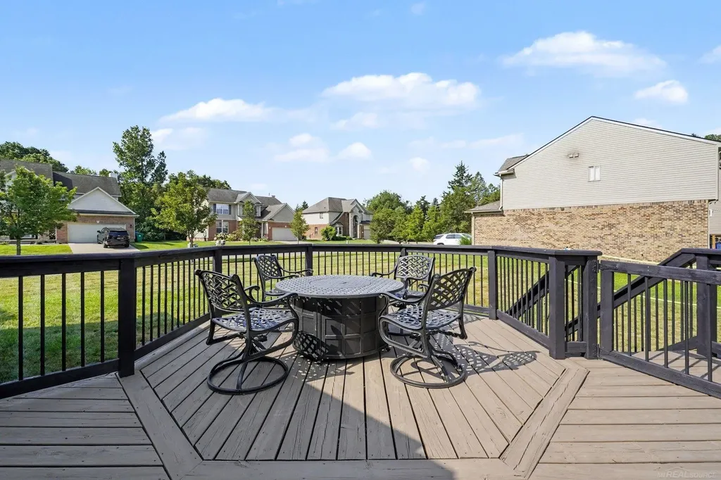 2825 Alorington Court Commerce Charter Township MI 48382