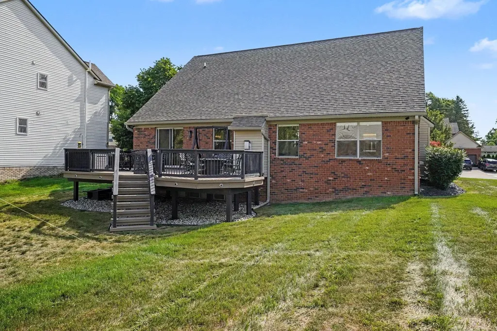2825 Alorington Court Commerce Charter Township MI 48382