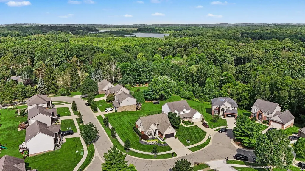 2825 Alorington Court Commerce Charter Township MI 48382