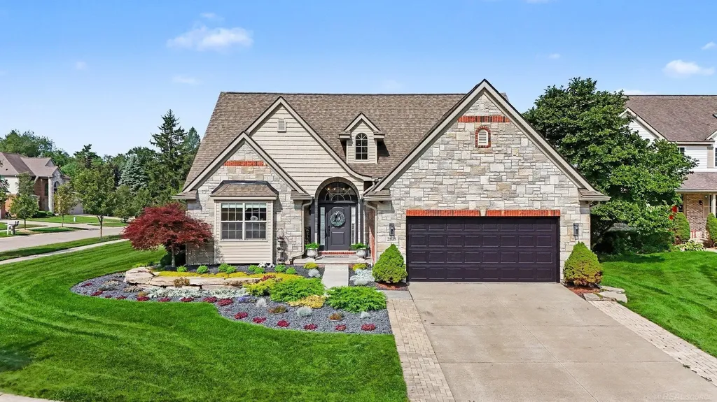 2825 Alorington Court Commerce Charter Township MI 48382