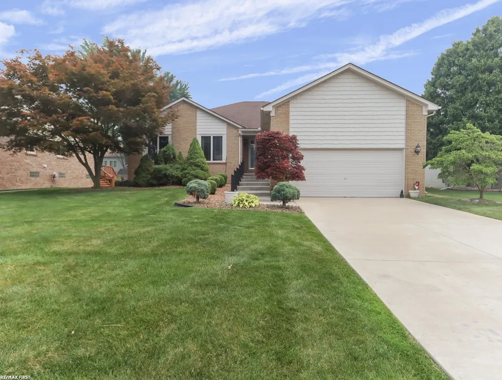 39328 Rivercrest Avenue Harrison Charter Township MI 48045