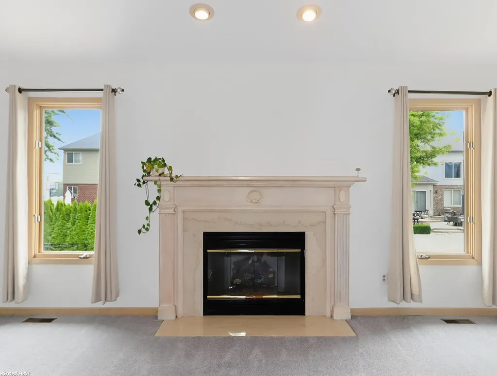 39328 Rivercrest Avenue Harrison Charter Township MI 48045