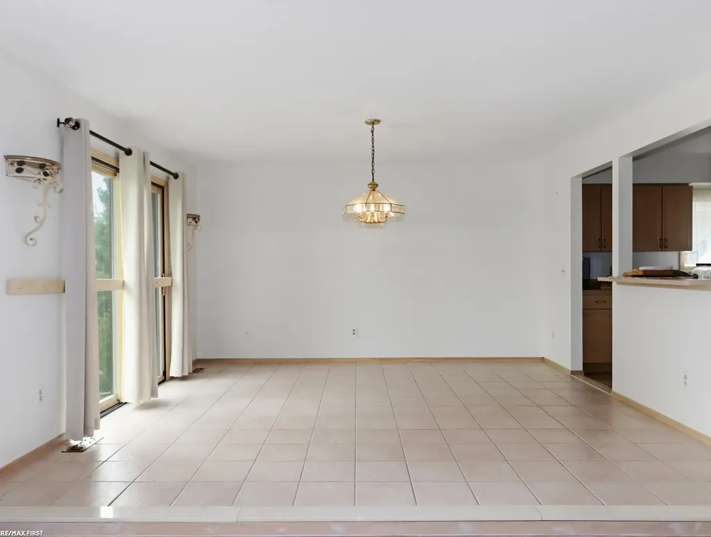 39328 Rivercrest Avenue Harrison Charter Township MI 48045