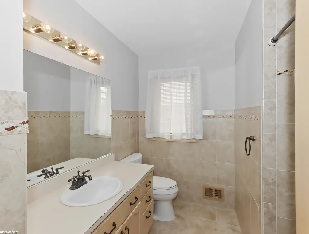 39328 Rivercrest Avenue Harrison Charter Township MI 48045