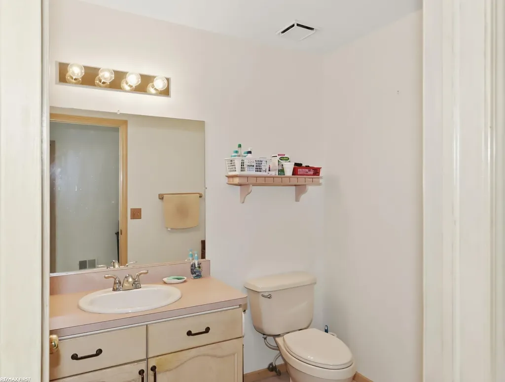 39328 Rivercrest Avenue Harrison Charter Township MI 48045