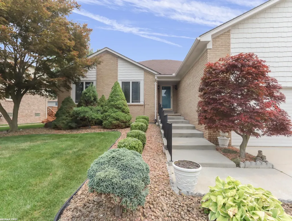 39328 Rivercrest Avenue Harrison Charter Township MI 48045