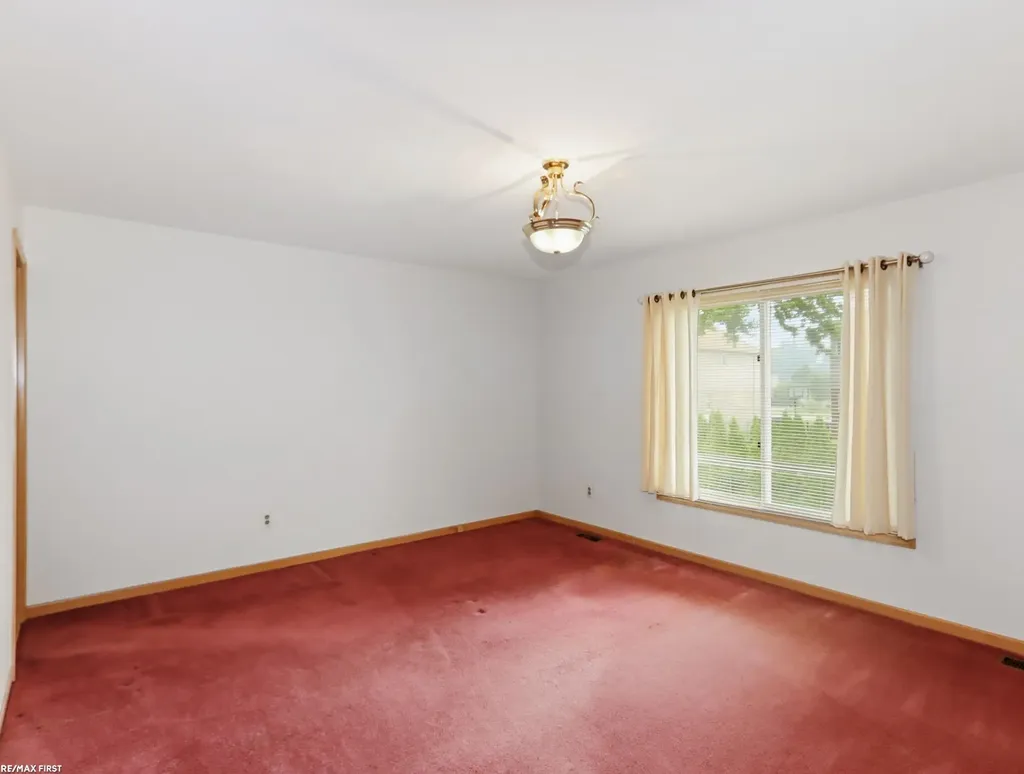 39328 Rivercrest Avenue Harrison Charter Township MI 48045