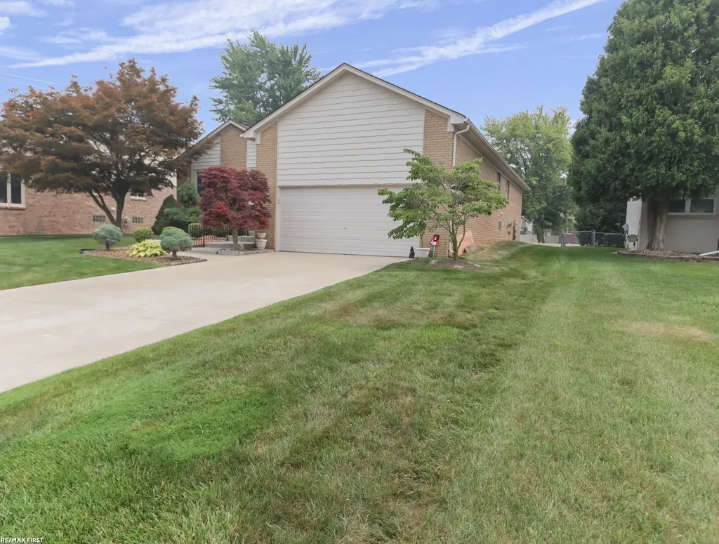 39328 Rivercrest Avenue Harrison Charter Township MI 48045