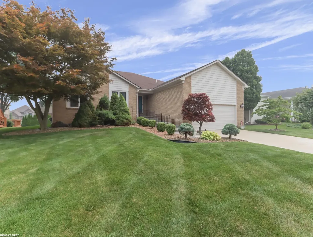39328 Rivercrest Avenue Harrison Charter Township MI 48045