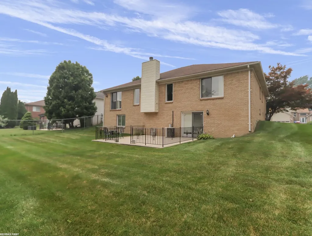 39328 Rivercrest Avenue Harrison Charter Township MI 48045