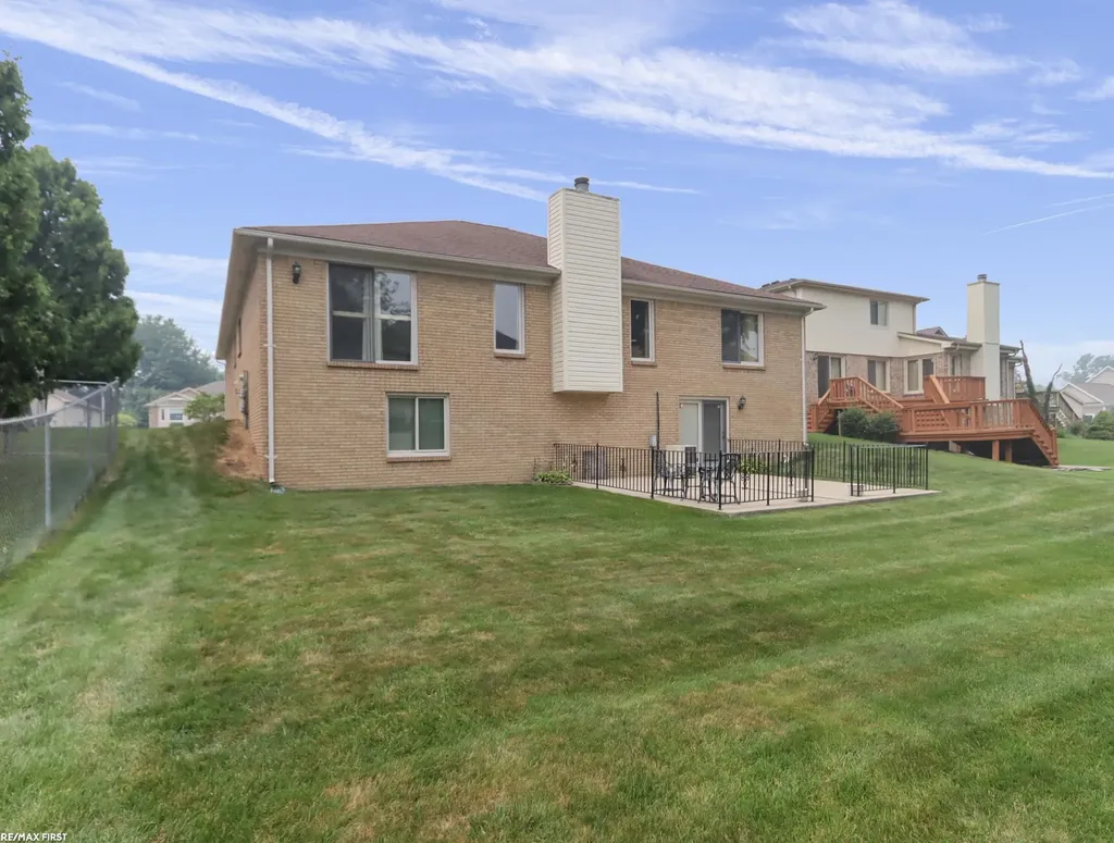 39328 Rivercrest Avenue Harrison Charter Township MI 48045