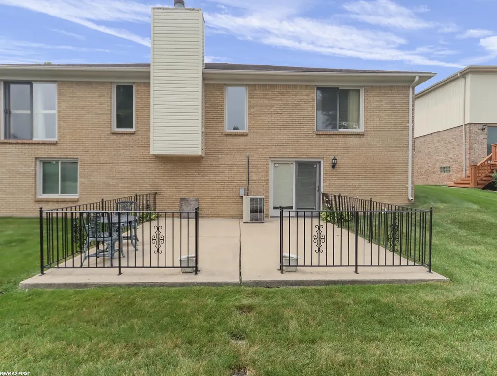 39328 Rivercrest Avenue Harrison Charter Township MI 48045