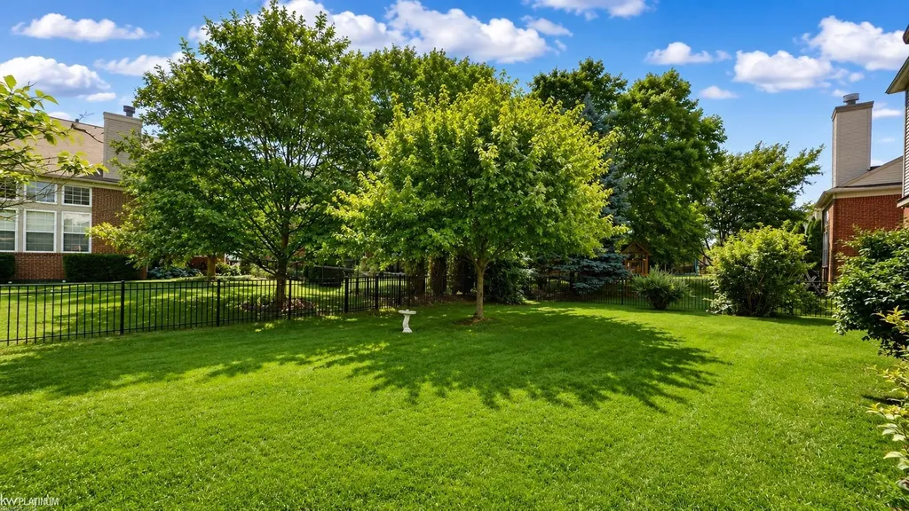 49554 Dunhill Drive Macomb Township MI 48044