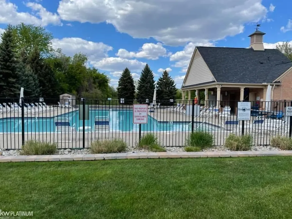 49554 Dunhill Drive Macomb Township MI 48044