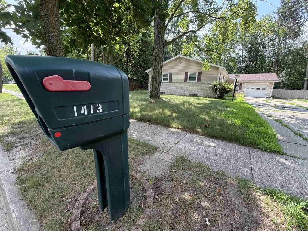 1413 Dilloway Drive Midland City MI 48640