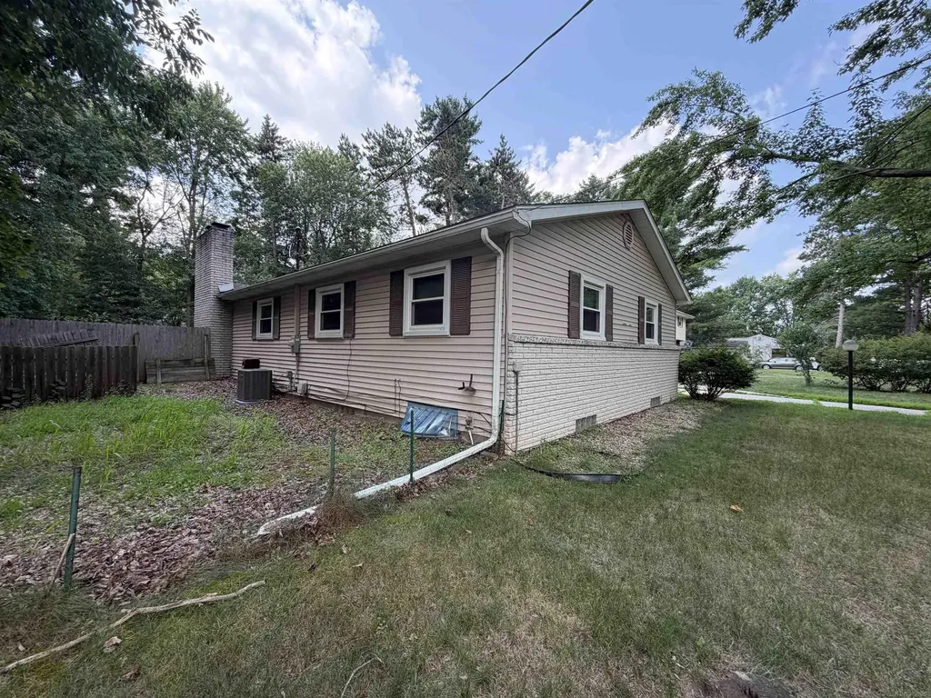 1413 Dilloway Drive Midland City MI 48640