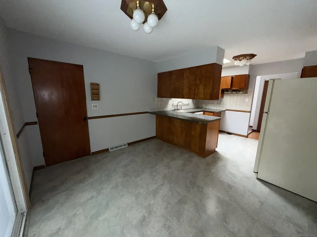 1413 Dilloway Drive Midland City MI 48640
