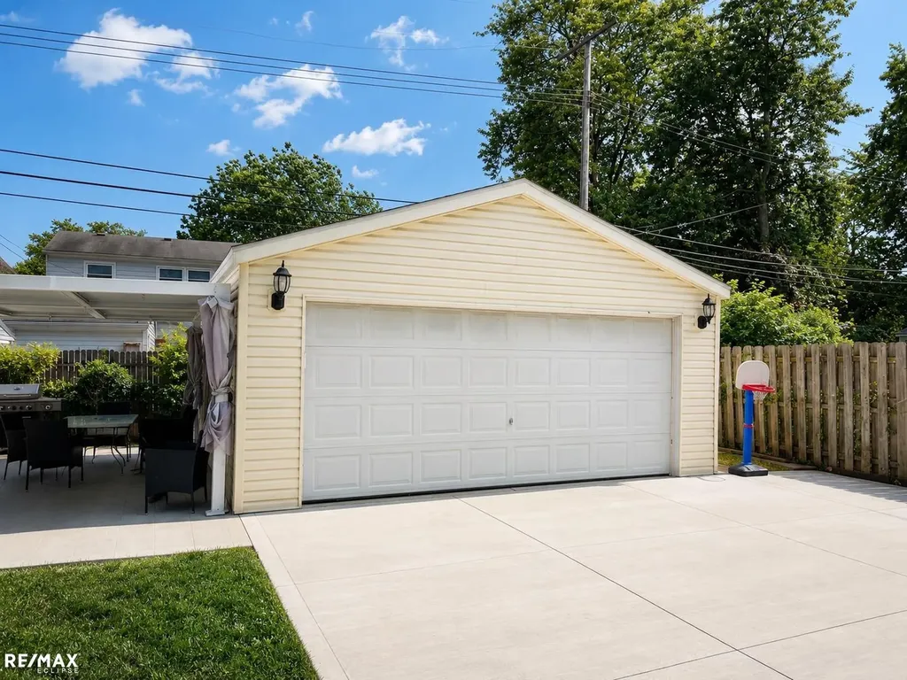 22201 Samuel Street Taylor City MI 48180
