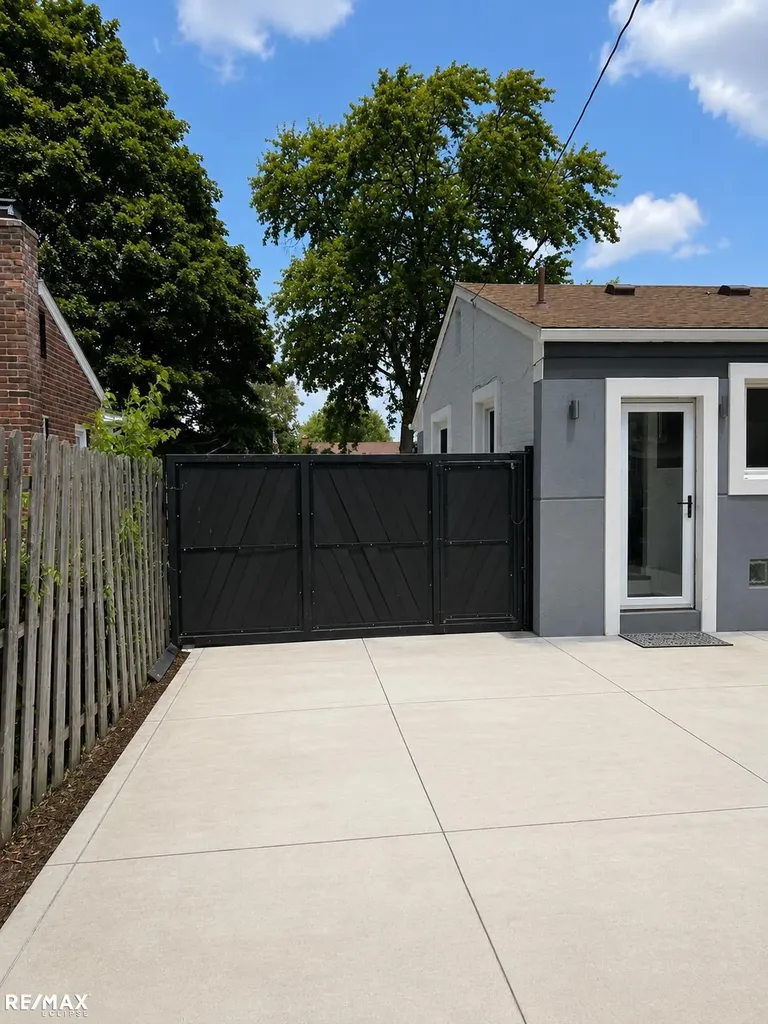 22201 Samuel Street Taylor City MI 48180