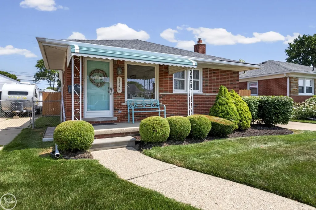 22933 Doremus Street St. Clair Shores City MI 48080