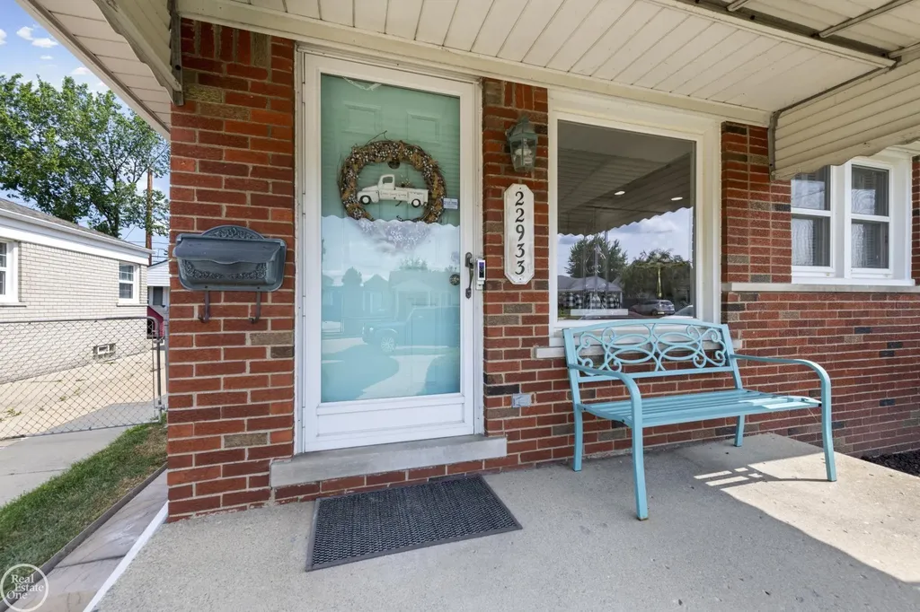 22933 Doremus Street St. Clair Shores City MI 48080