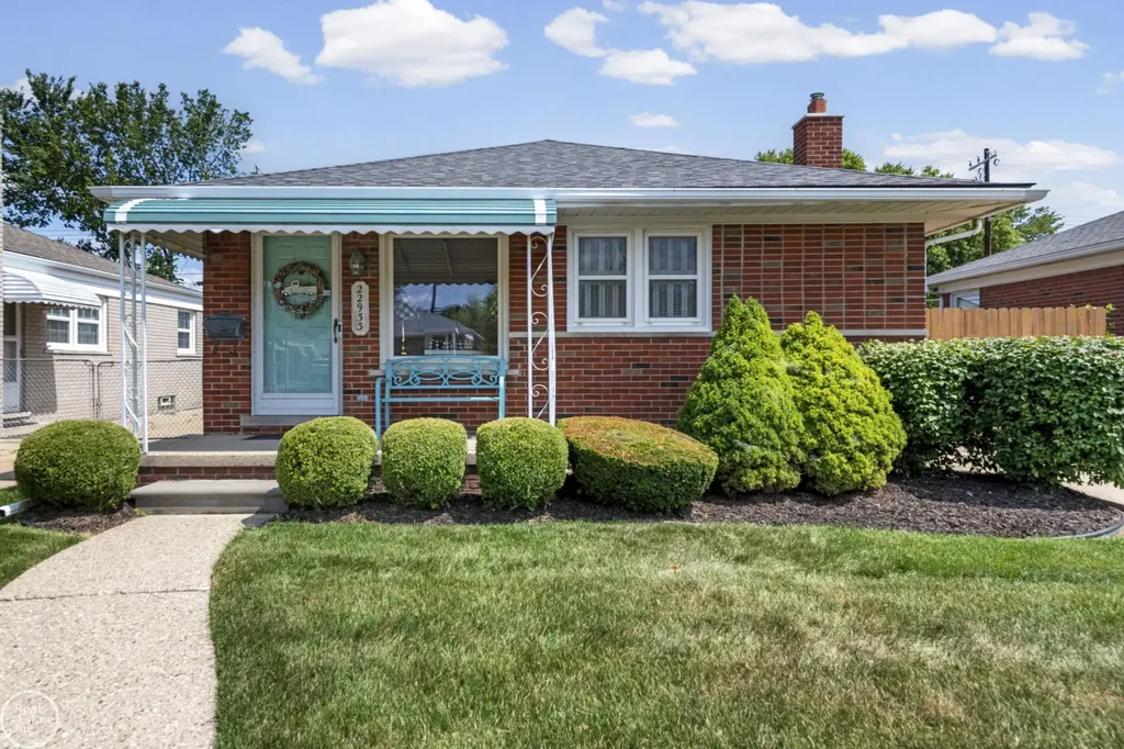 22933 Doremus Street St. Clair Shores City MI 48080