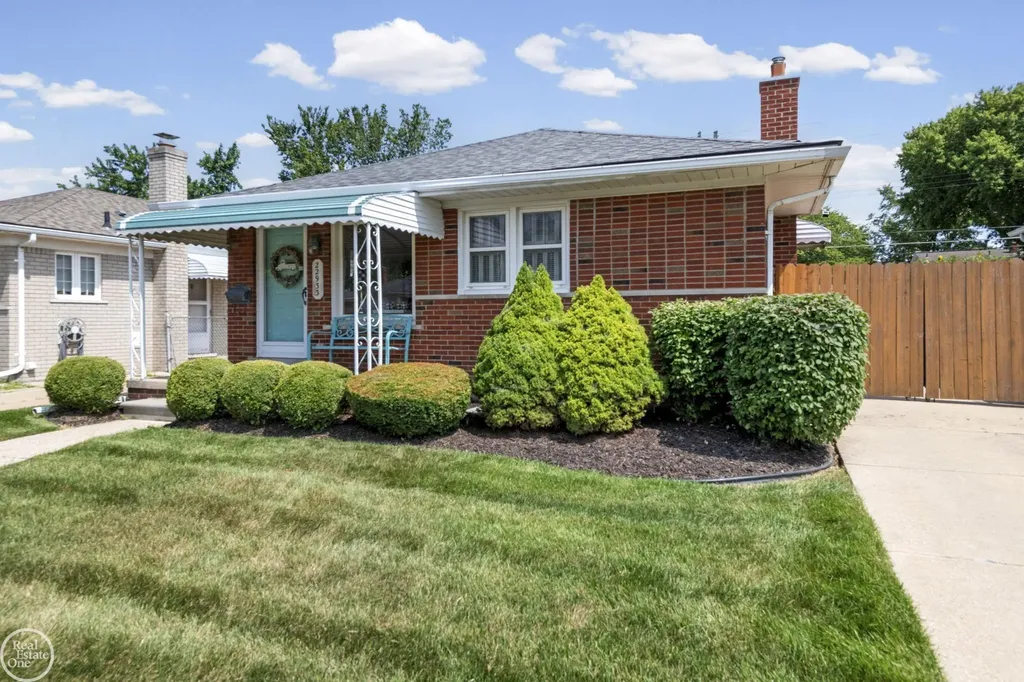 22933 Doremus Street St. Clair Shores City MI 48080