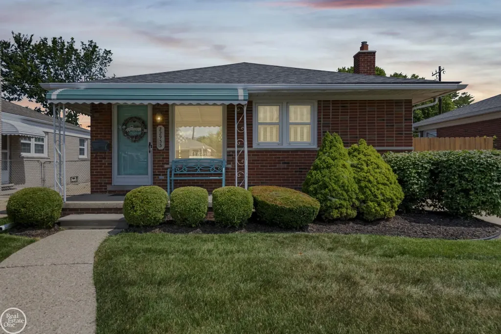 22933 Doremus Street St. Clair Shores City MI 48080