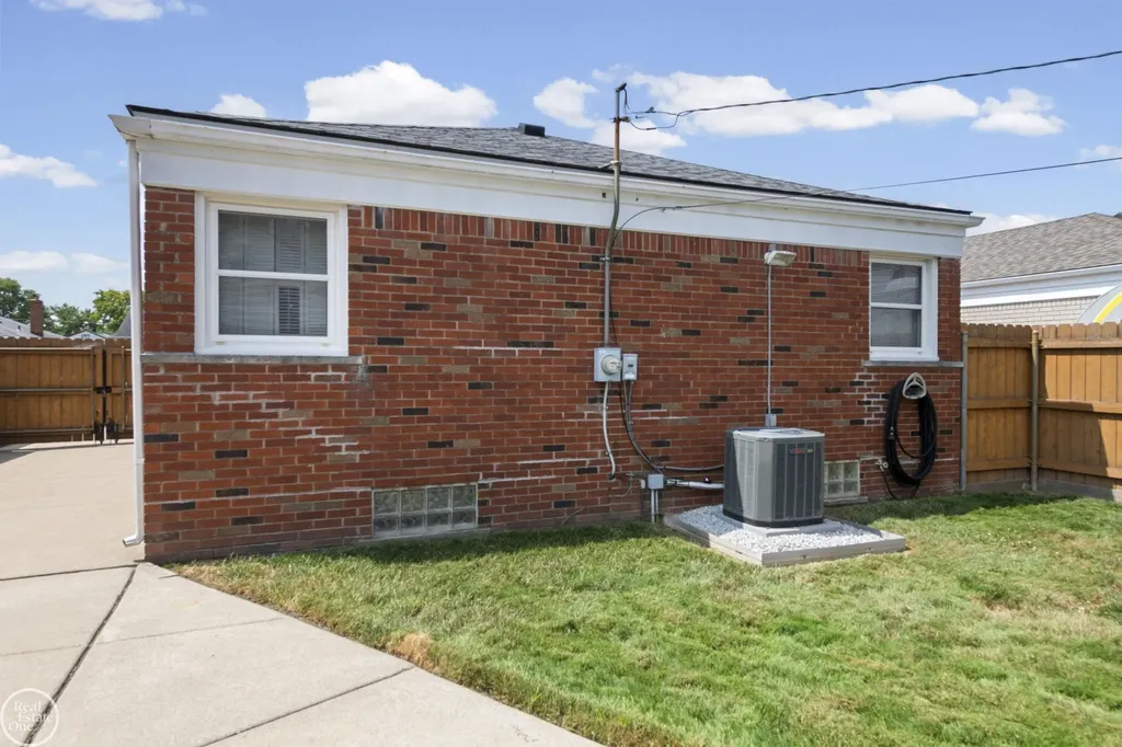 22933 Doremus Street St. Clair Shores City MI 48080
