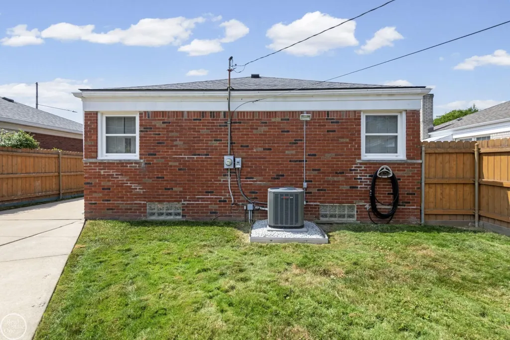 22933 Doremus Street St. Clair Shores City MI 48080