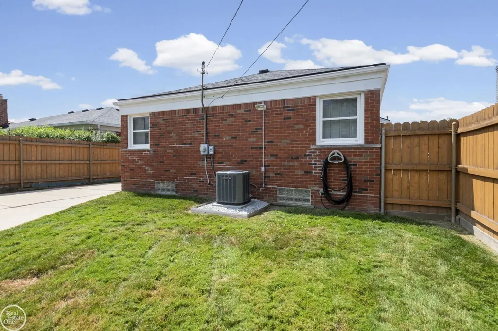 22933 Doremus Street St. Clair Shores City MI 48080