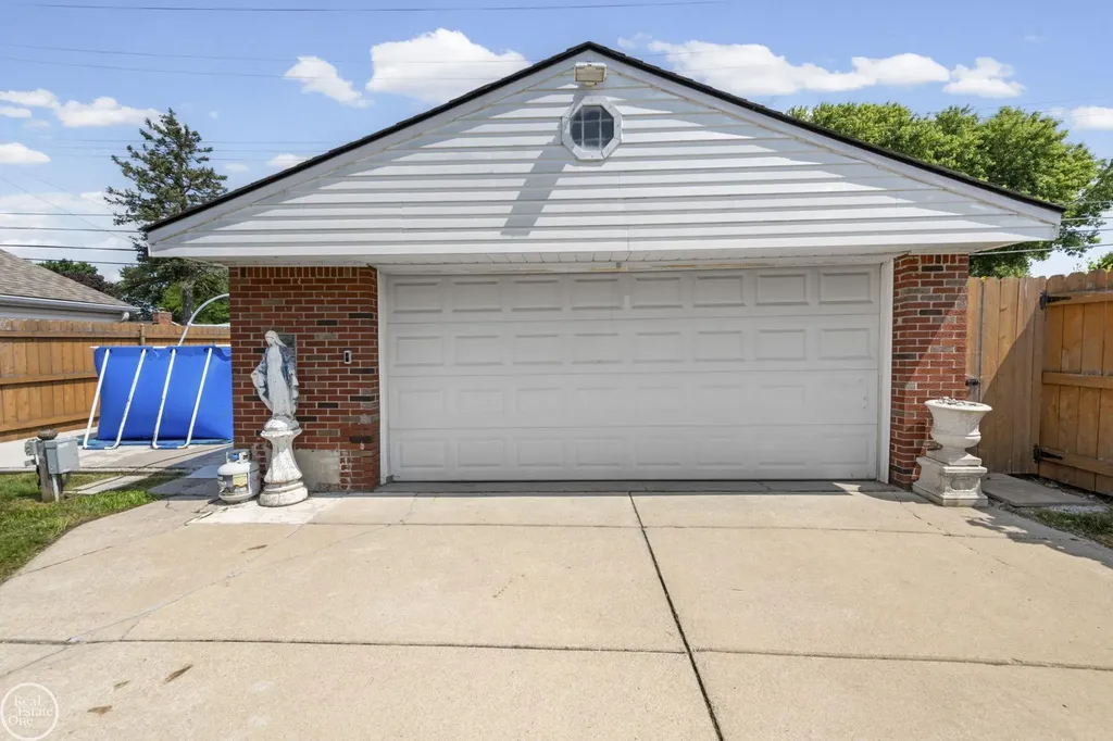 22933 Doremus Street St. Clair Shores City MI 48080