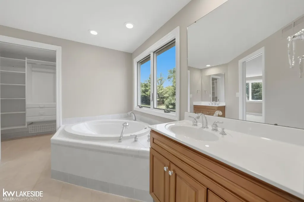 3392 Innsbrook Drive Rochester Hills City MI 48309