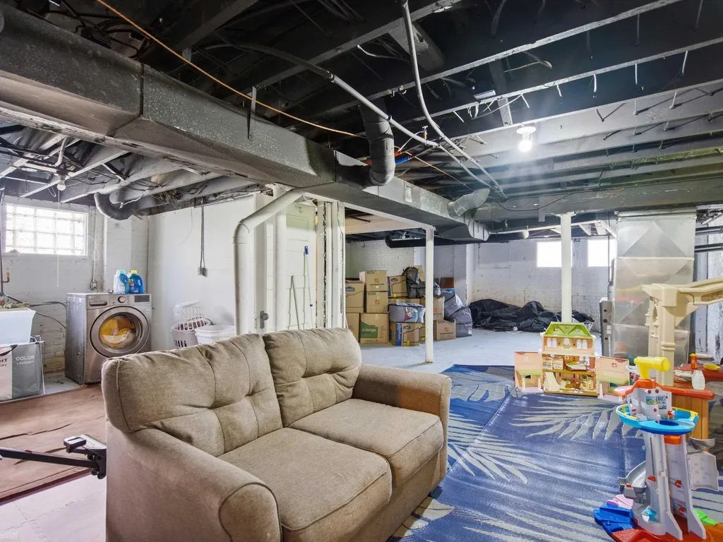 643 Chalmers Street Detroit City MI 48215
